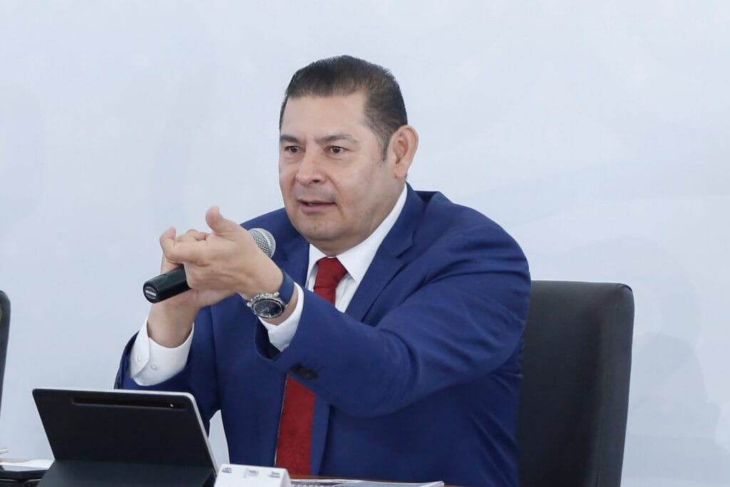 Armenta rechaza proyectos leoninos