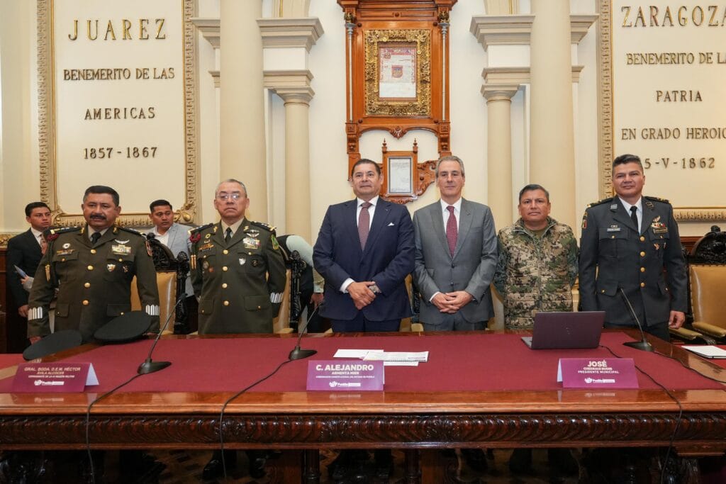 https://redamlo.mx/puebla-lanzGobernador Alejandro Armenta y el presidente municipal Pepe Chedraui