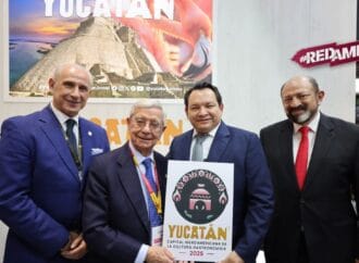 Gobernador Huacho Díaz firma convenio en España impulsando proyección internacional en FITUR