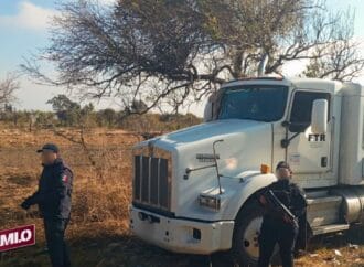 Policías municipales de Huejotzingo aseguran dos vehículos con reporte de robo