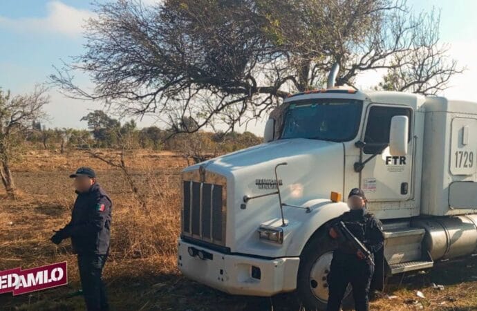 Policías municipales de Huejotzingo aseguran dos vehículos con reporte de robo