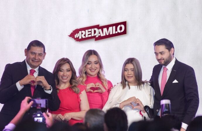 Ceci Arellano toma protesta como presidenta del DIF Puebla