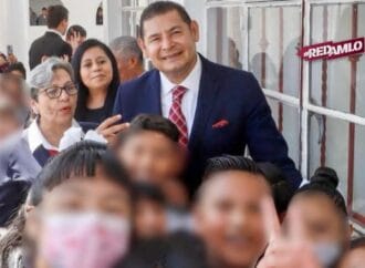 Alejandro Armenta visita su primaria y reafirma compromiso con la educación en Puebla