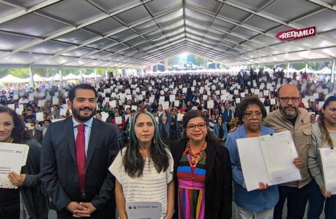 Clara Brugada entrega 6 mil créditos de vivienda en CDMX