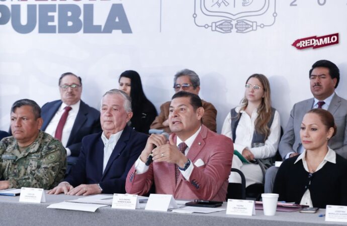 Puebla recibe donación de hectáreas para viviendas de policías y bomberos