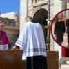 Rosa Icela Rodríguez rinde homenaje al Papa Francisco en el Vaticano