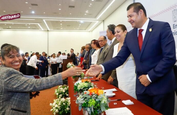 Armenta reafirma su compromiso con la educación y el respeto a los maestros de Puebla