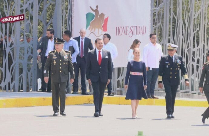 Claudia Sheinbaum y Alejandro Armenta defienden la soberanía nacional en desfile del 5 de Mayo