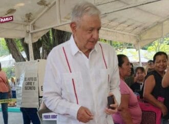 AMLO reaparece para votar y elogia a Claudia Sheinbaum como la mejor presidenta