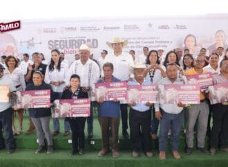 Armenta impulsa el desarrollo en Sierra Negra con apoyos agrícolas