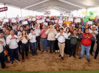 Armenta impulsa revolución agrícola con drones y tractores en Puebla