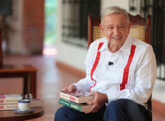 AMLO califica de “canallesco” el retiro de visa a su hijo en su libro “Pueblo”